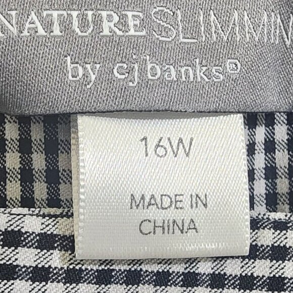 CJ BANKS SIGNATURE SLIMMING CAPRI'S - Picture 4 of 4